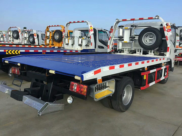 东风多利卡一拖二清障车（3.8米轴距）