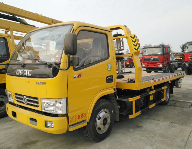 东风多利卡一拖二清障车（4.4米轴距）