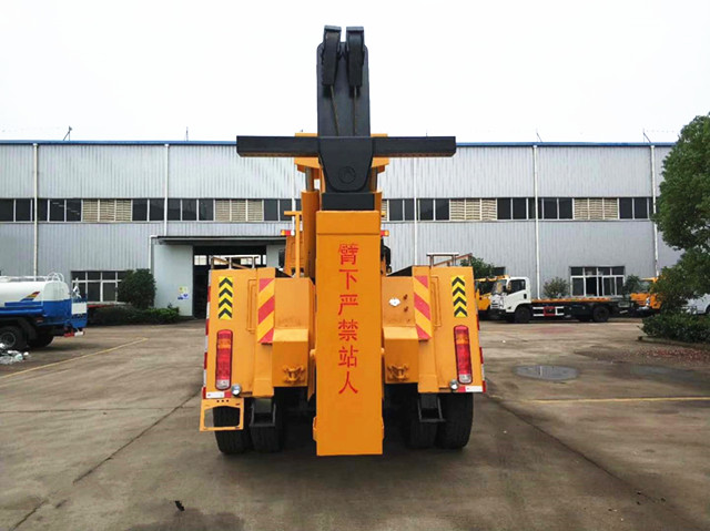 重汽豪沃前四后八拖吊连体清障车