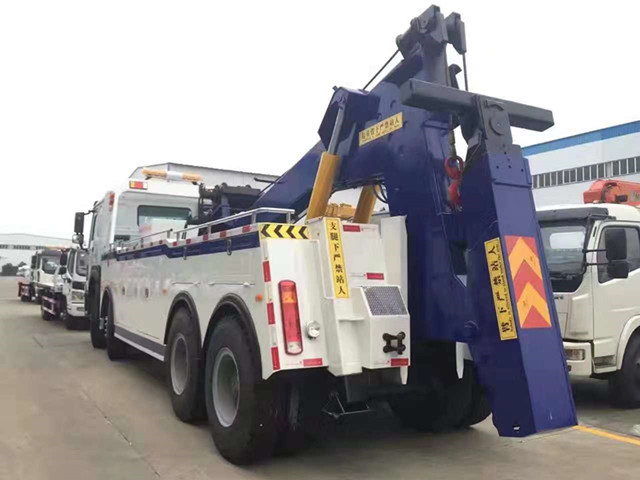 重汽豪沃前四后八拖吊连体清障车