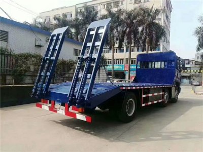 国6柳汽前四后四平板运输车